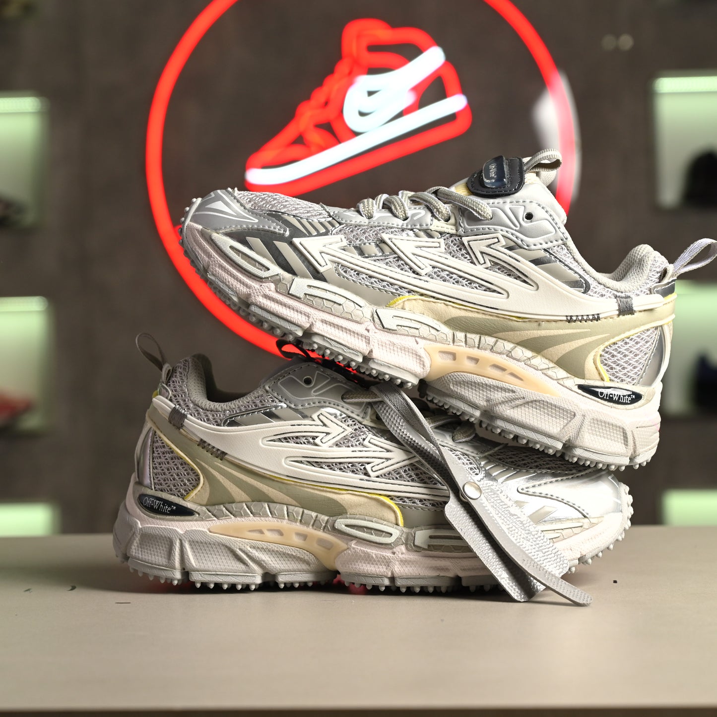 Off Whitte Sneakers Be Right Back Gray Silver