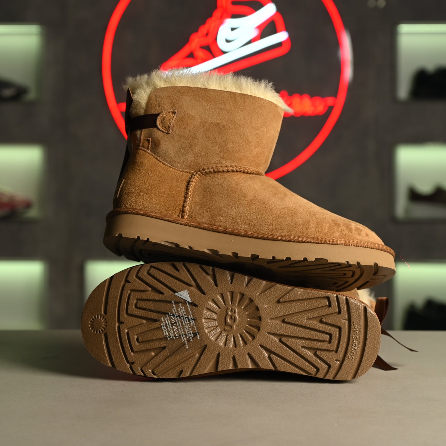 UGG Bailey Bow | Chestnut Bot