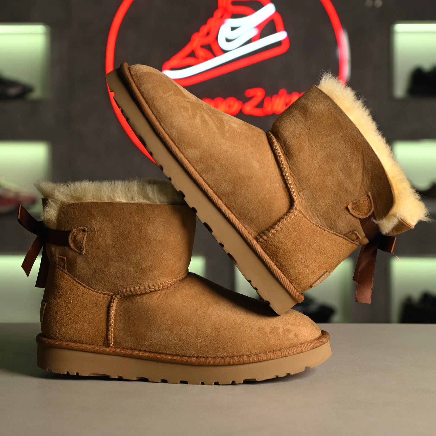 UGG Bailey Bow | Chestnut Bot